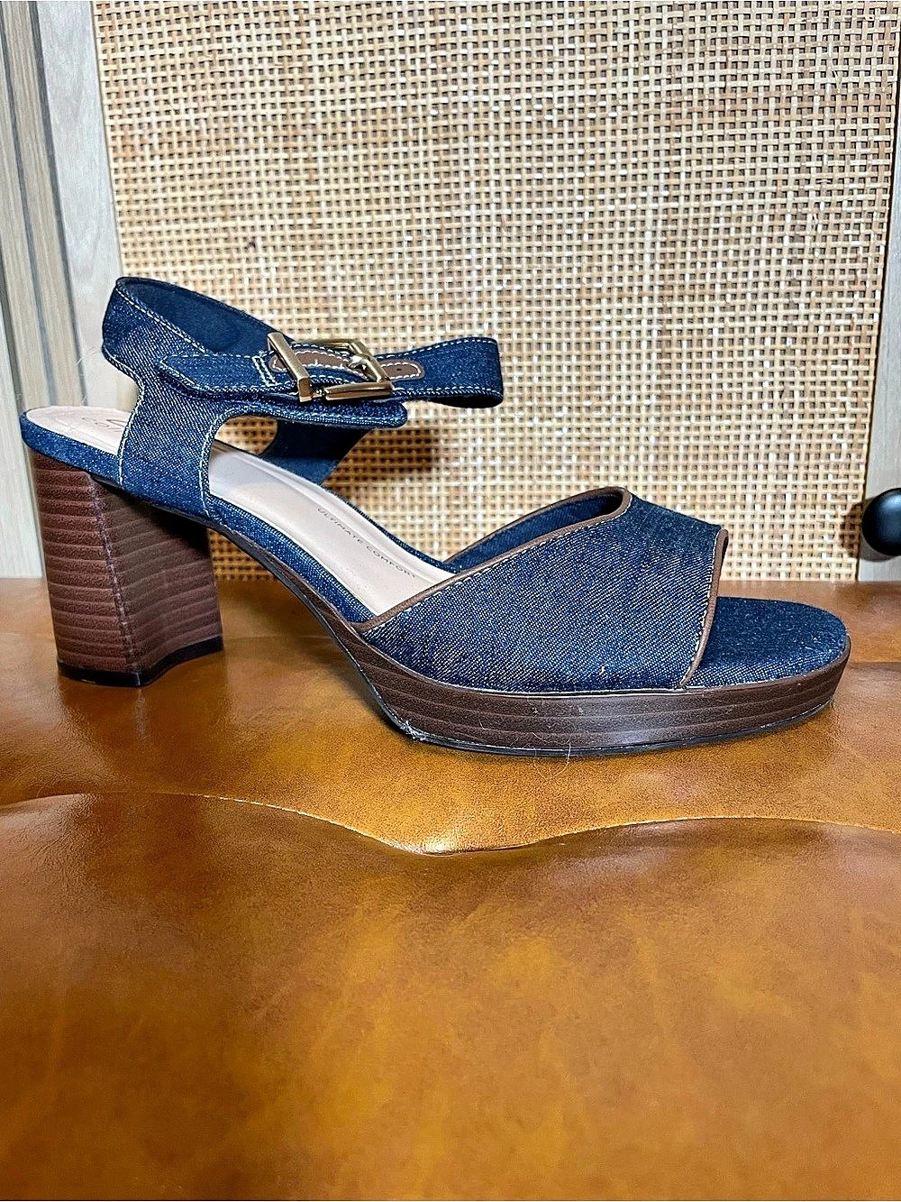 Clarks AmbryLynn Faye Denim heeled Sandals in Blue denim US 9 W